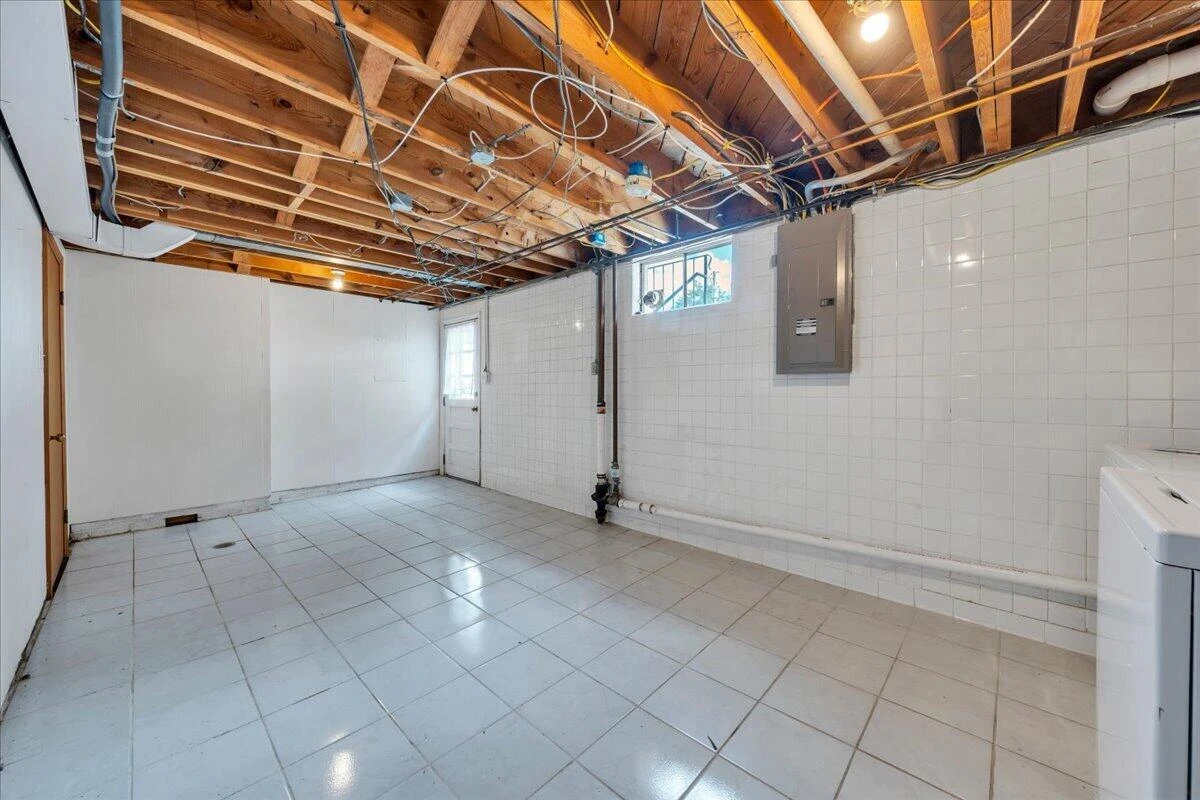 131 Maplelawn AVE NE - Photo 39