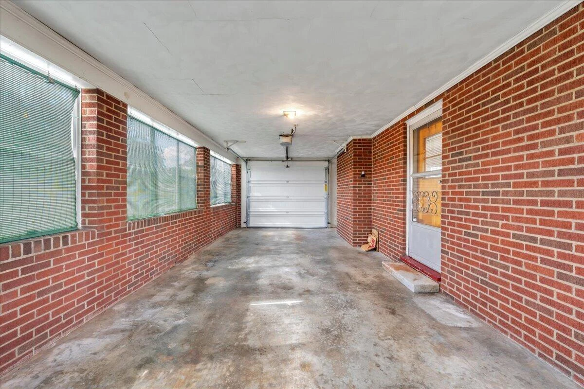 131 Maplelawn AVE NE - Photo 40