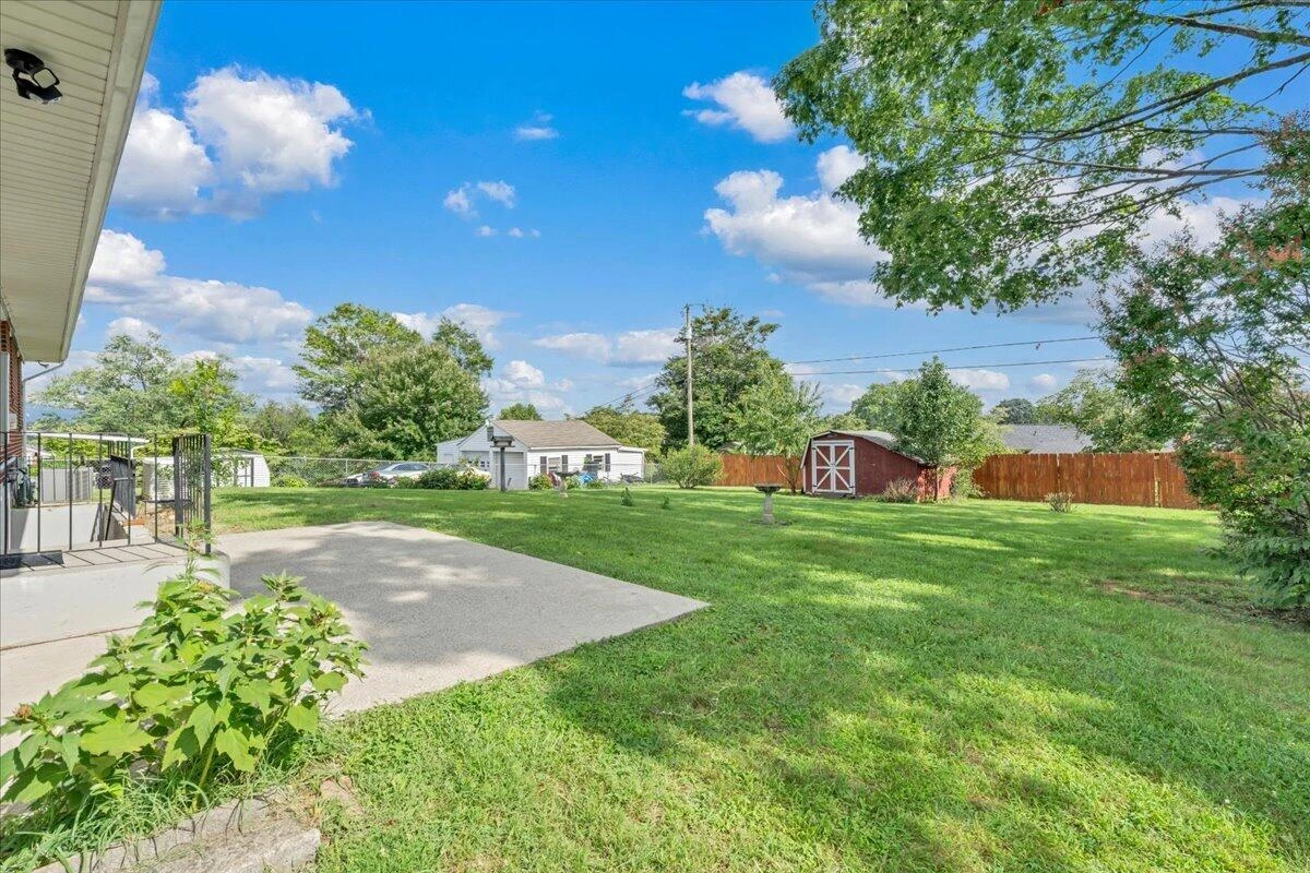 131 Maplelawn AVE NE - Photo 42