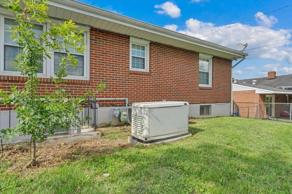 131 Maplelawn AVE NE - Photo 44