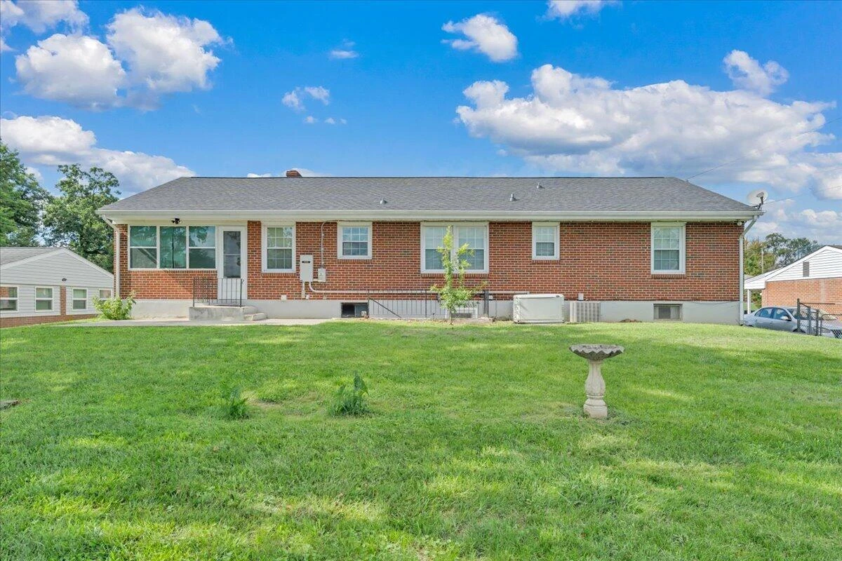 131 Maplelawn AVE NE - Photo 45