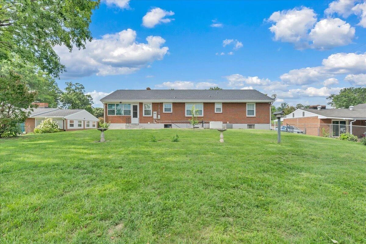 131 Maplelawn AVE NE - Photo 46