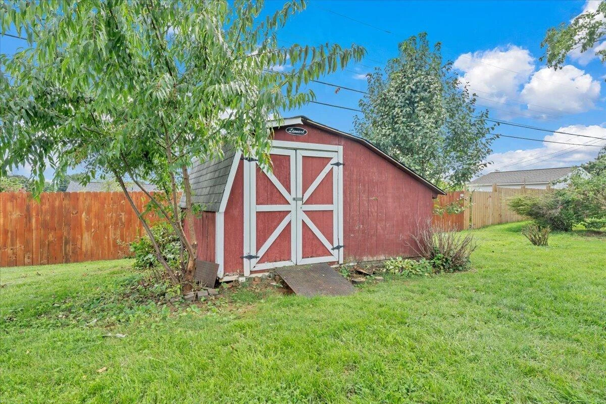 131 Maplelawn AVE NE - Photo 48