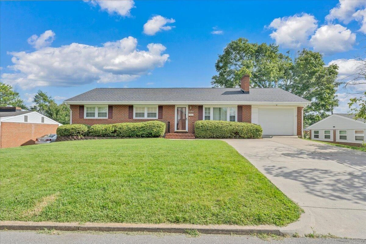 131 Maplelawn AVE NE - Photo 50