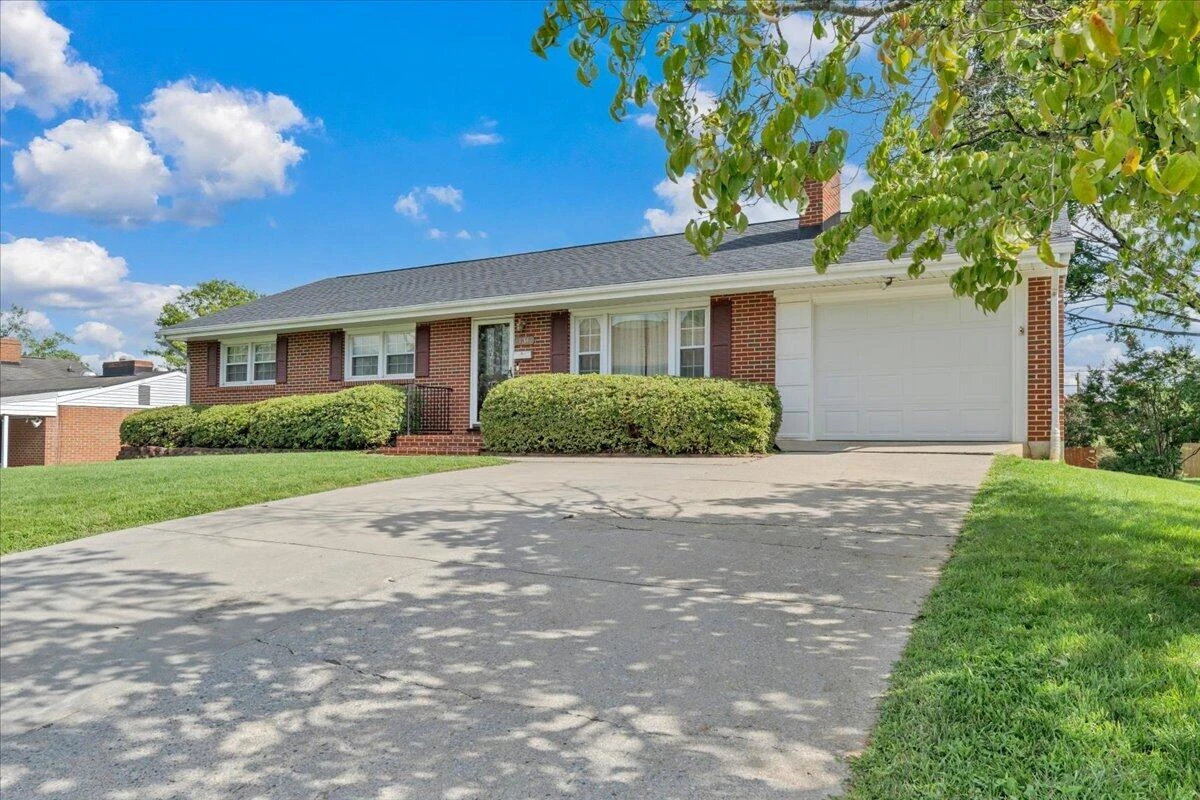 131 Maplelawn AVE NE - Photo 51