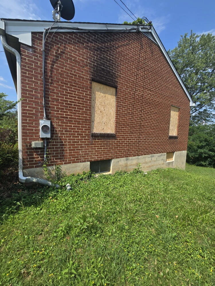 2628 Cedarhurst AVE NW - Photo 2