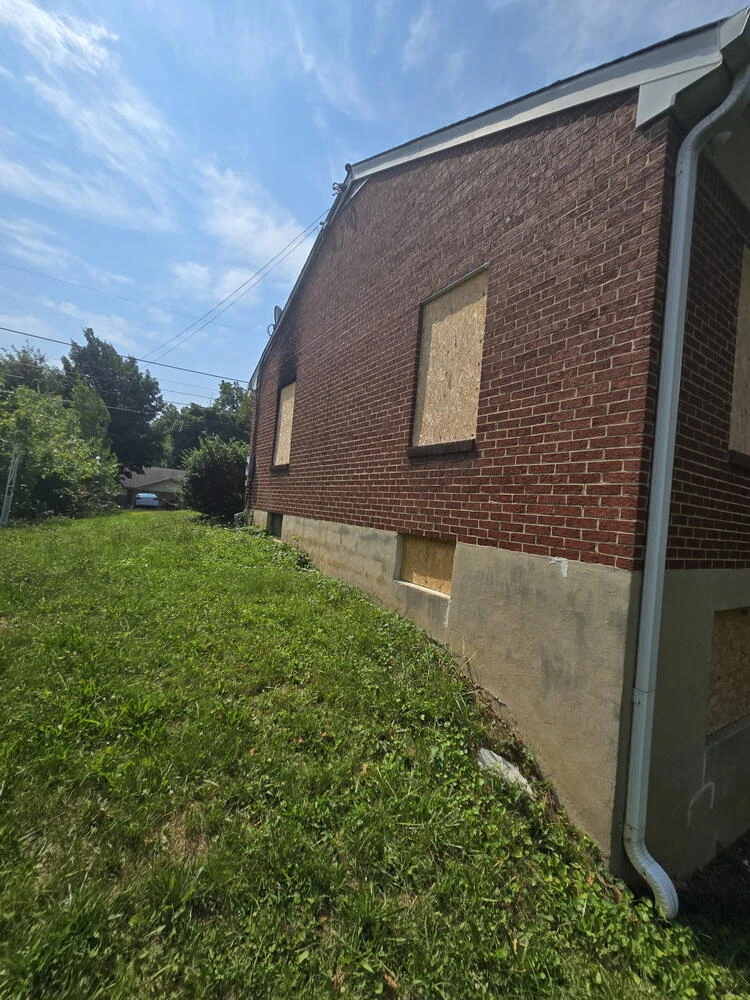 2628 Cedarhurst AVE NW - Photo 5
