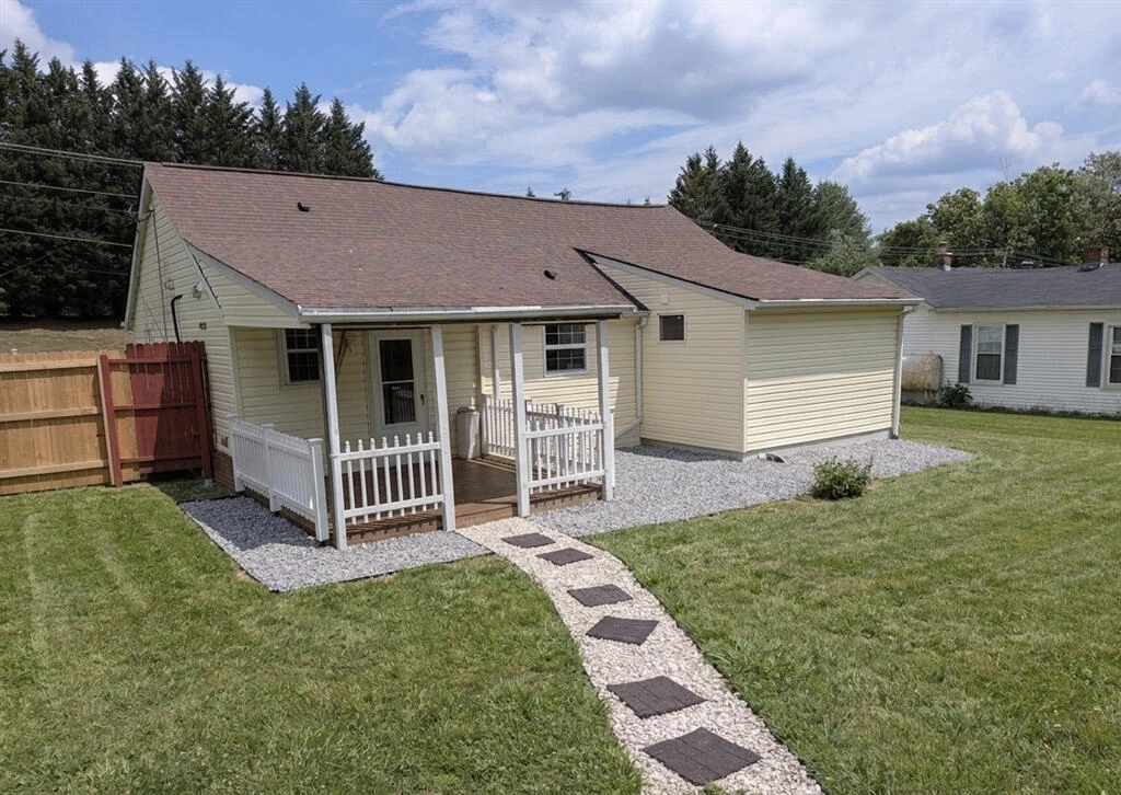 1378 Goodwin AVE - Photo 18