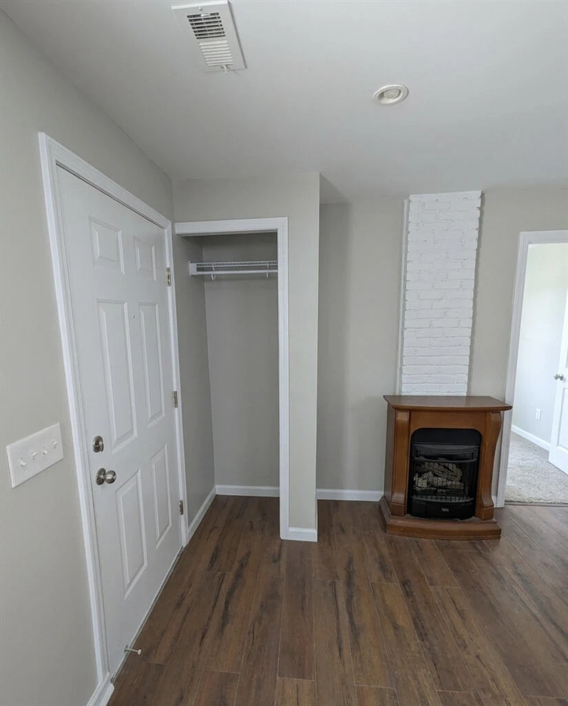 1378 Goodwin AVE - Photo 5
