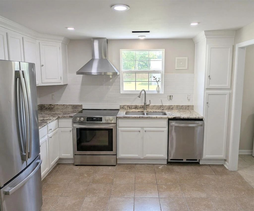 1378 Goodwin AVE - Photo 7