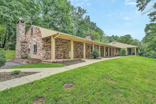 5885 Bent Mountain RD