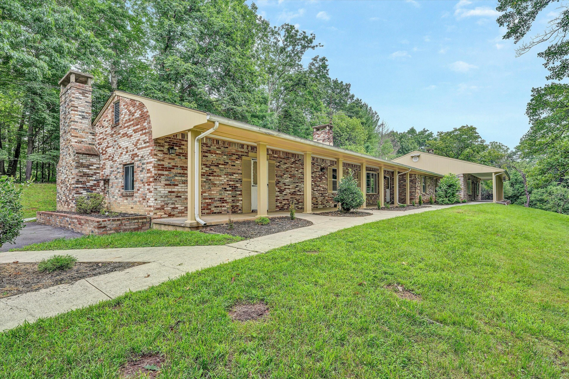 5885 Bent Mountain RD
