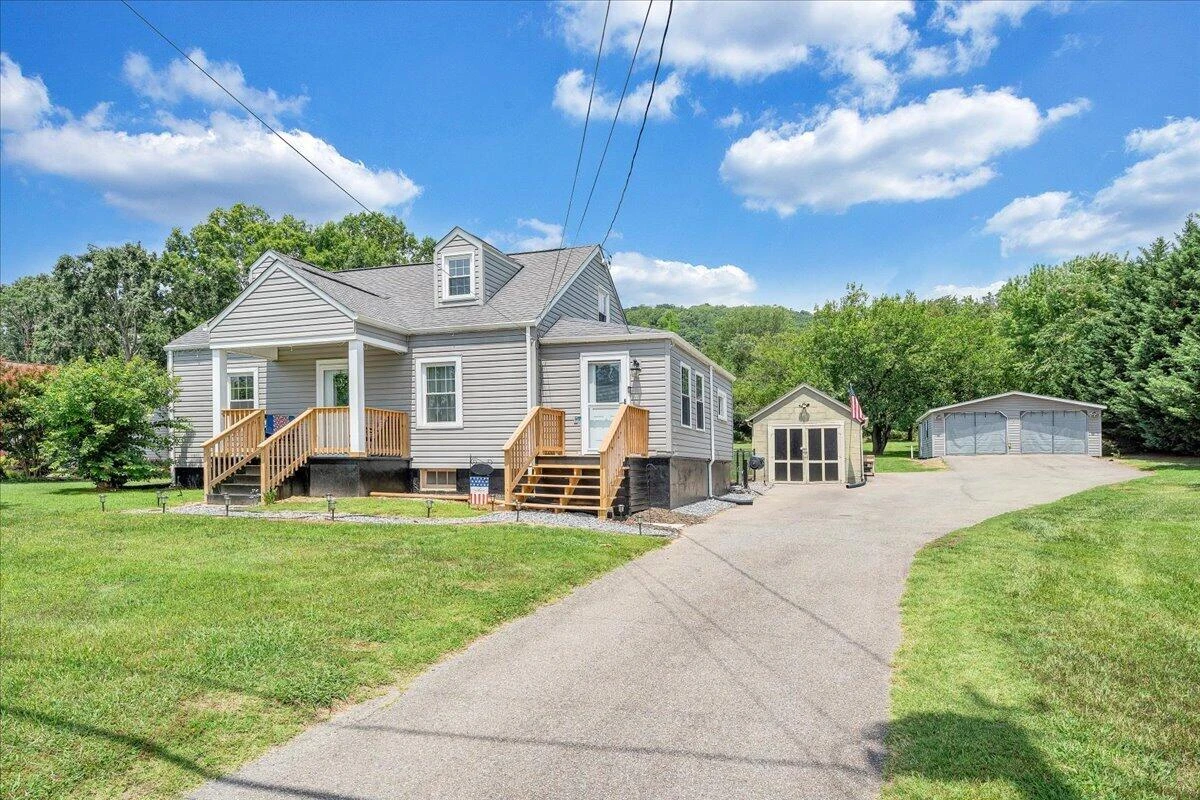 1828 Lawndale AVE - Photo 2