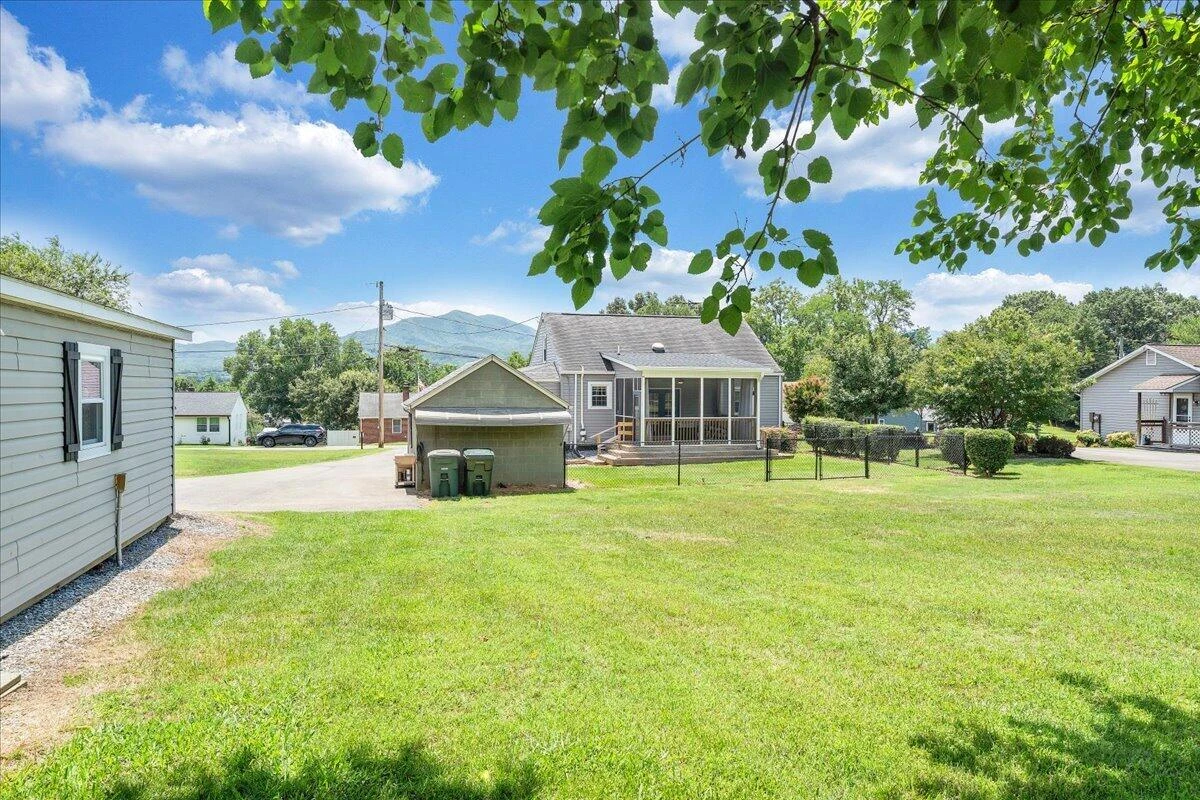 1828 Lawndale AVE - Photo 37