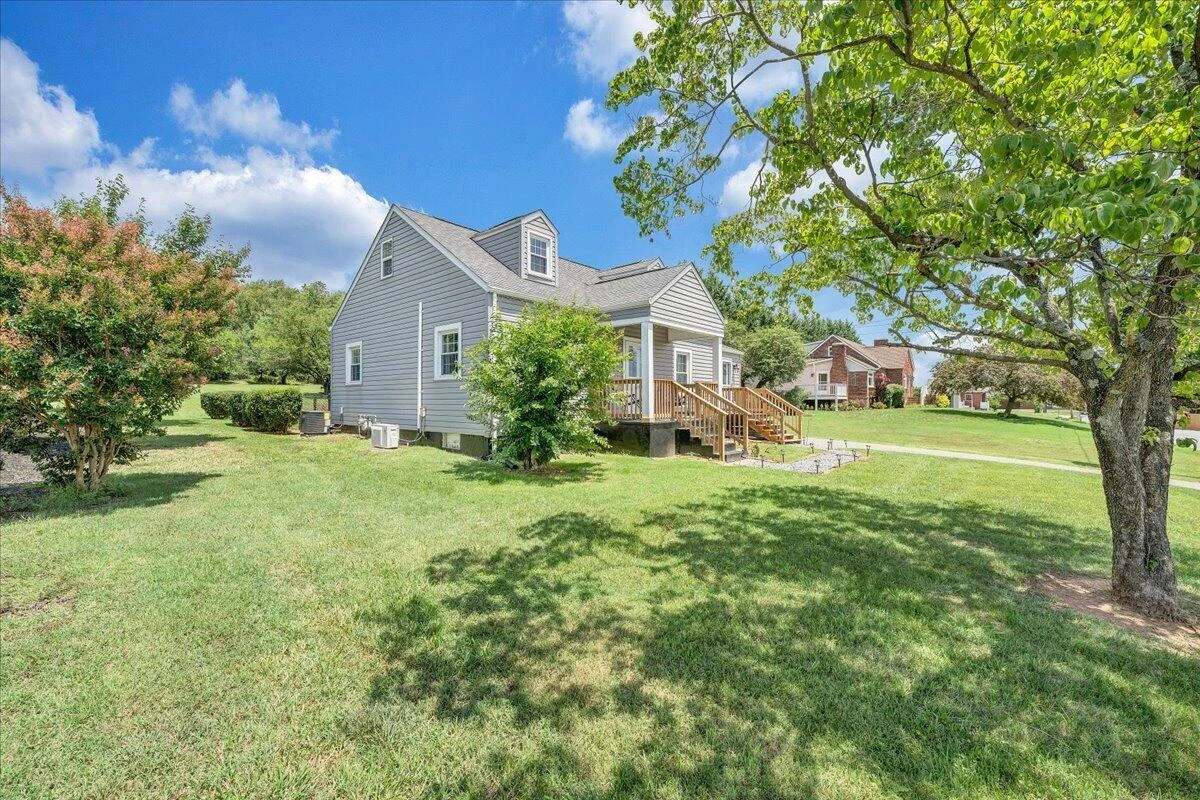 1828 Lawndale AVE - Photo 4