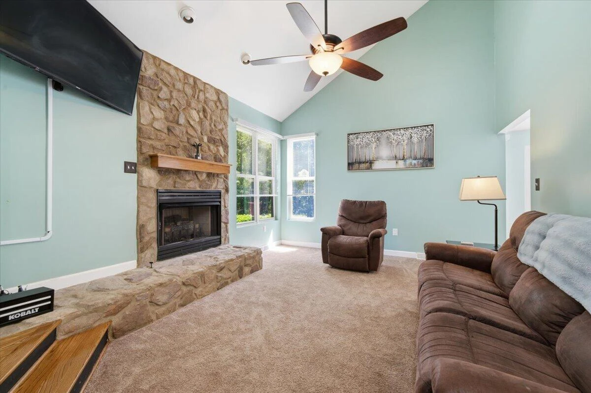 12376 Leesville RD - Photo 4