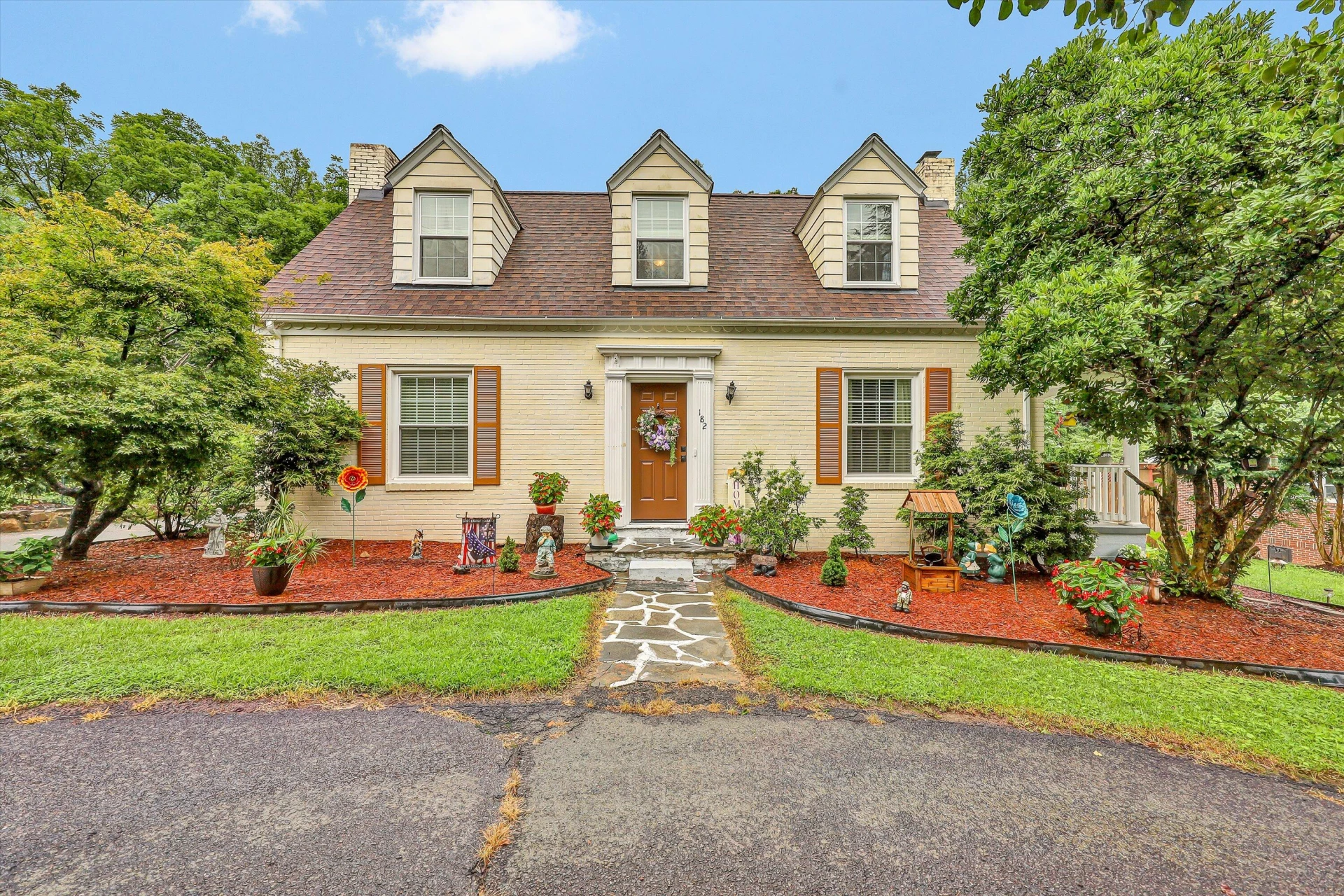 182 Ridgewood RD