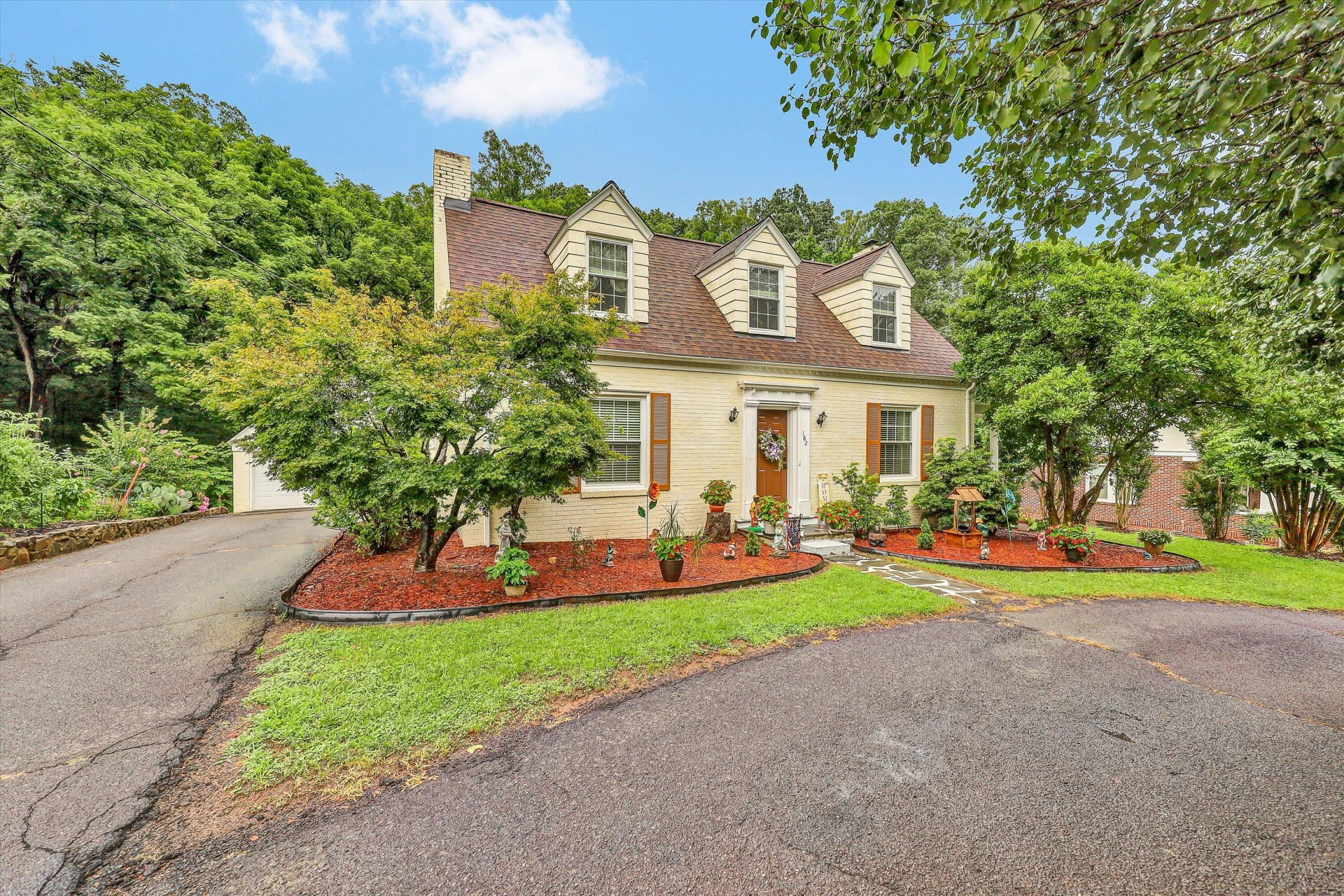 182 Ridgewood RD - Photo 2