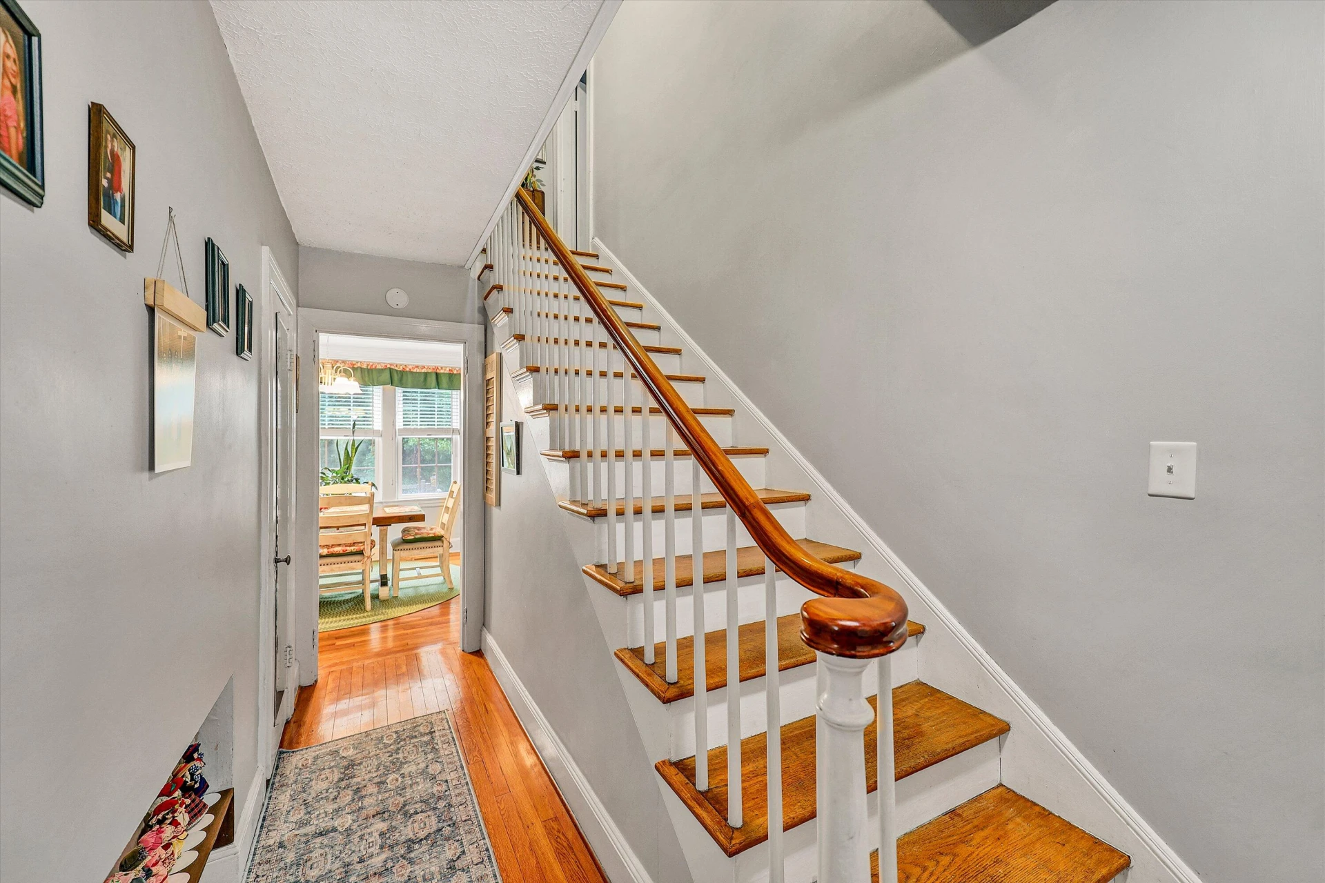 182 Ridgewood RD - Photo 3