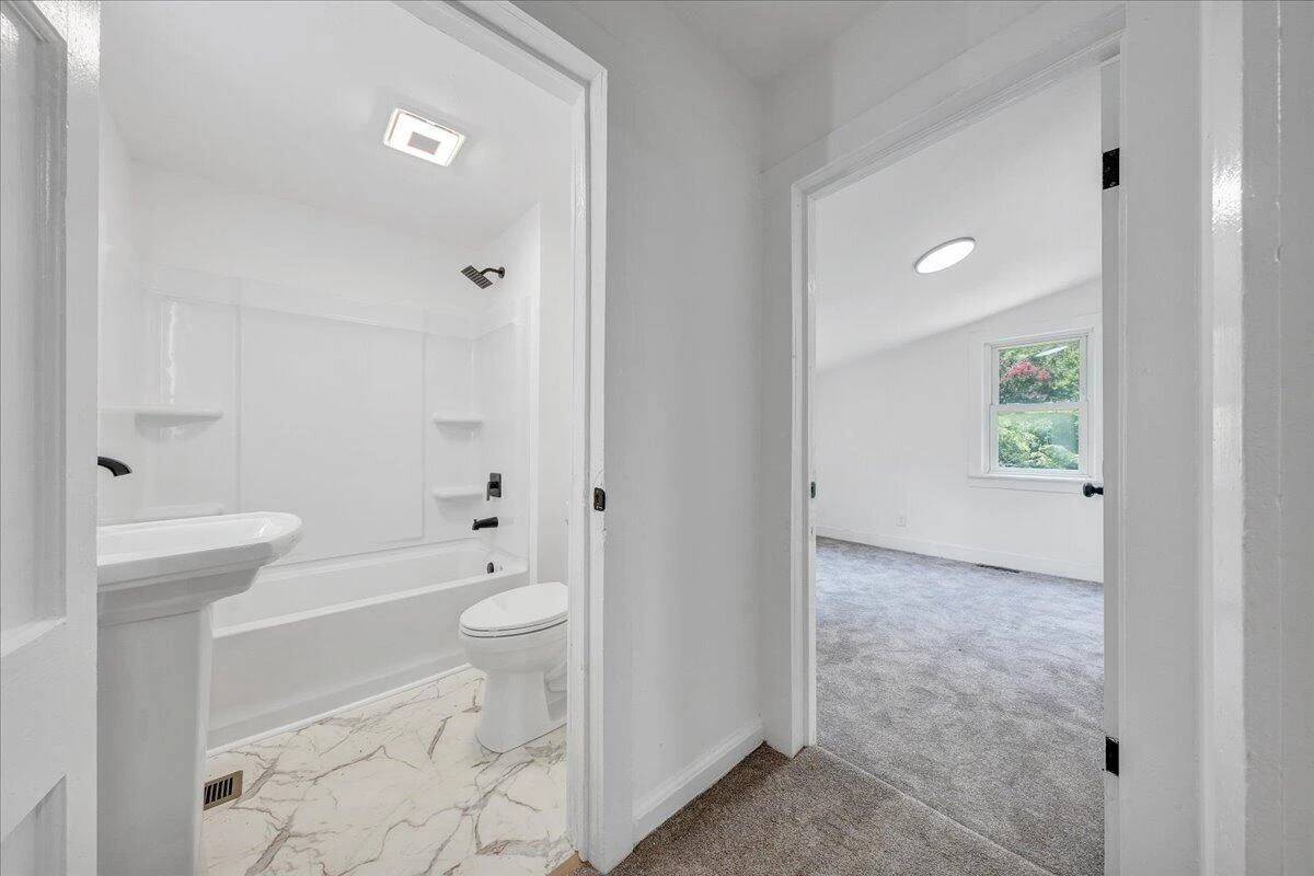 1433 Gladstone AVE SE - Photo 12