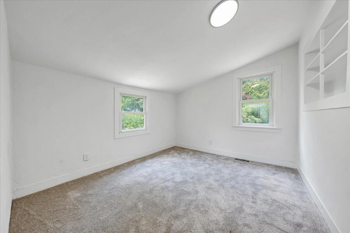 1433 Gladstone AVE SE - Photo 15