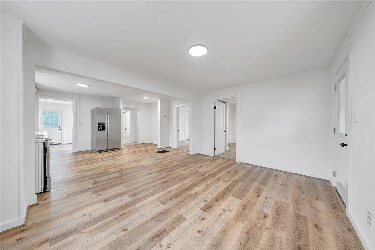 1433 Gladstone AVE SE - Photo 3