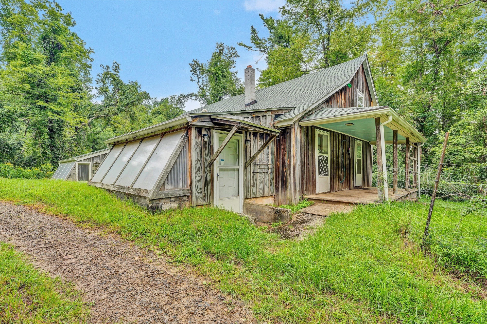 1512 Blue Ridge PKWY
