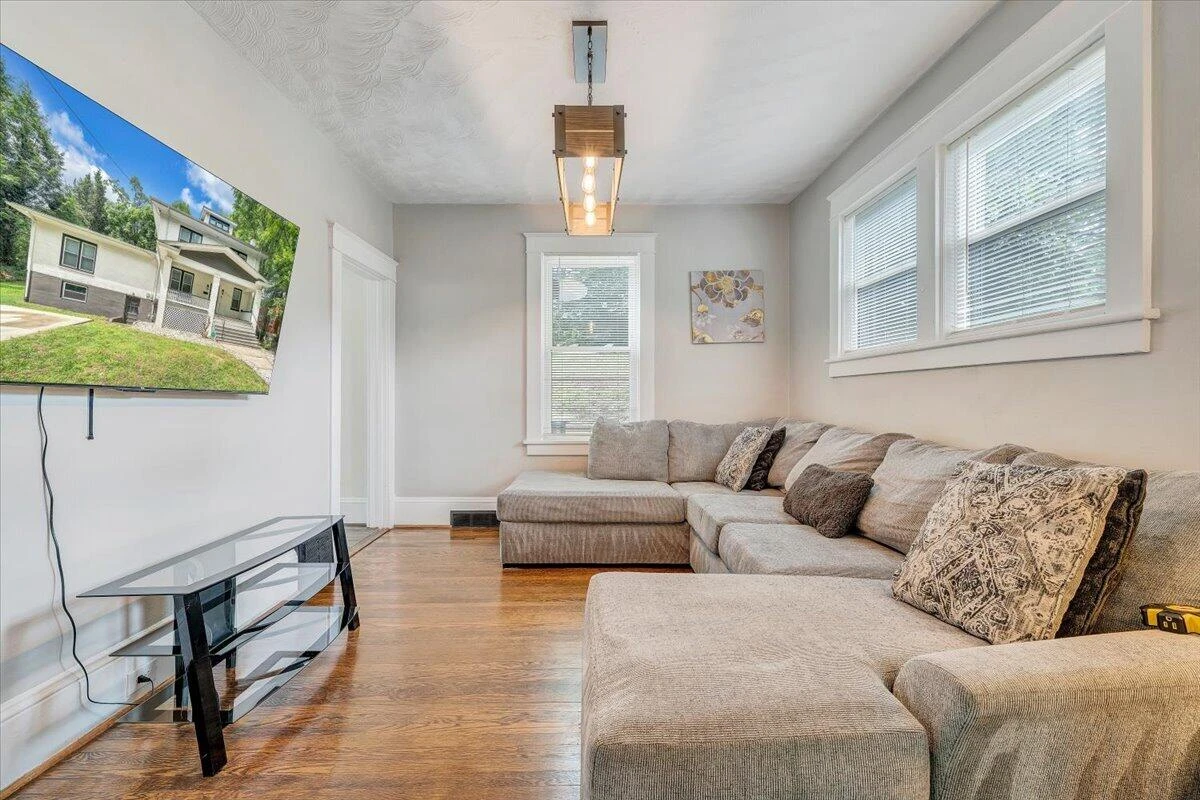 2104 Wayne ST NE - Photo 10
