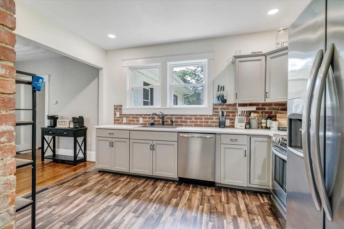 2104 Wayne ST NE - Photo 12