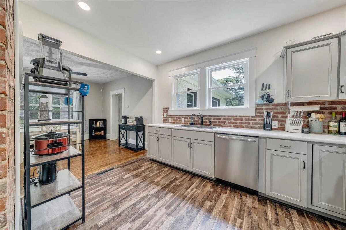 2104 Wayne ST NE - Photo 13