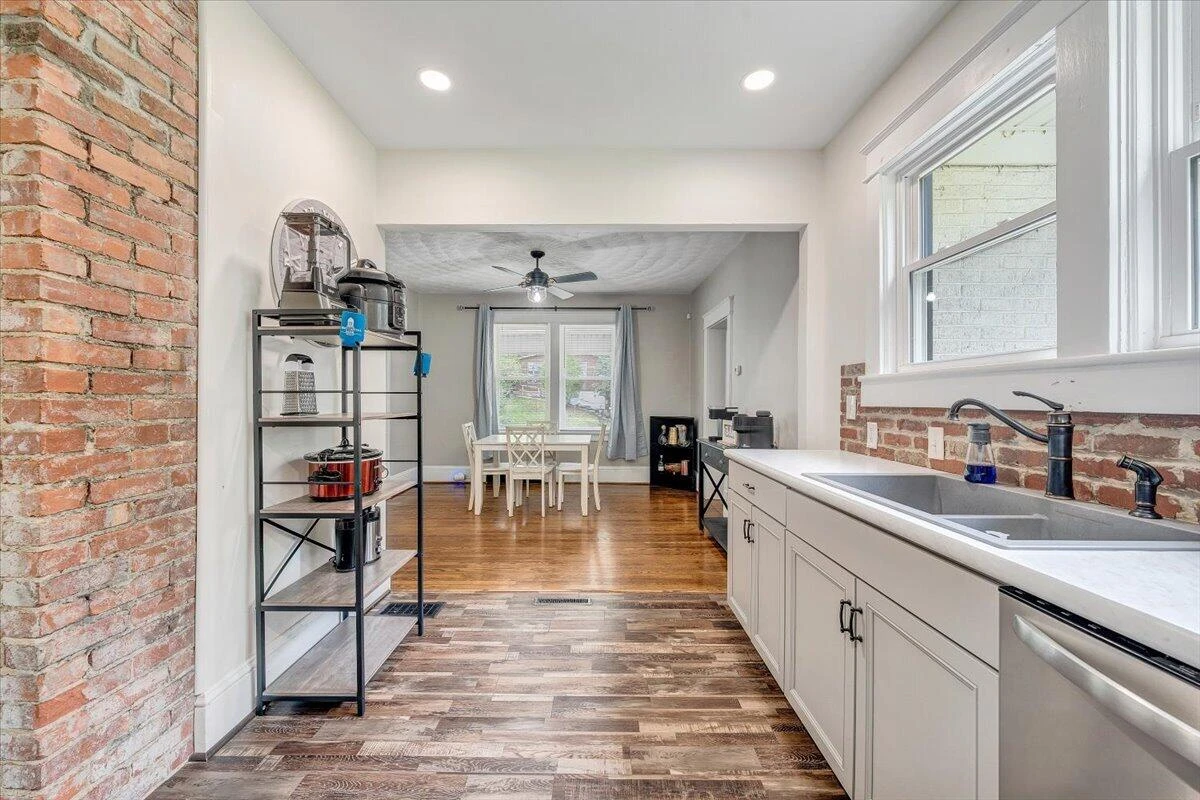 2104 Wayne ST NE - Photo 14