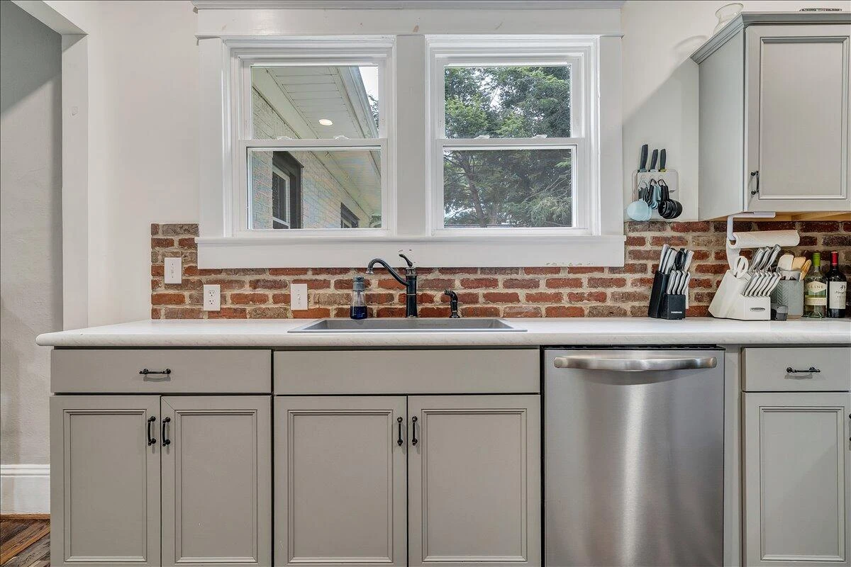 2104 Wayne ST NE - Photo 15