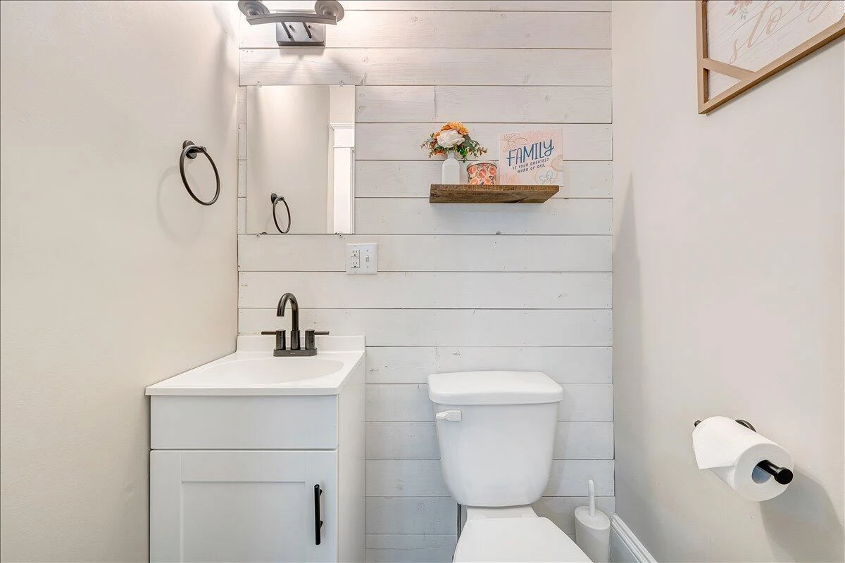 2104 Wayne ST NE - Photo 18