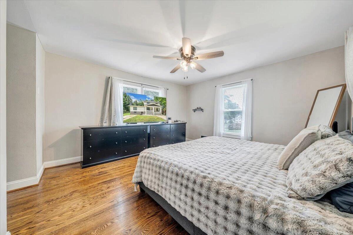 2104 Wayne ST NE - Photo 20