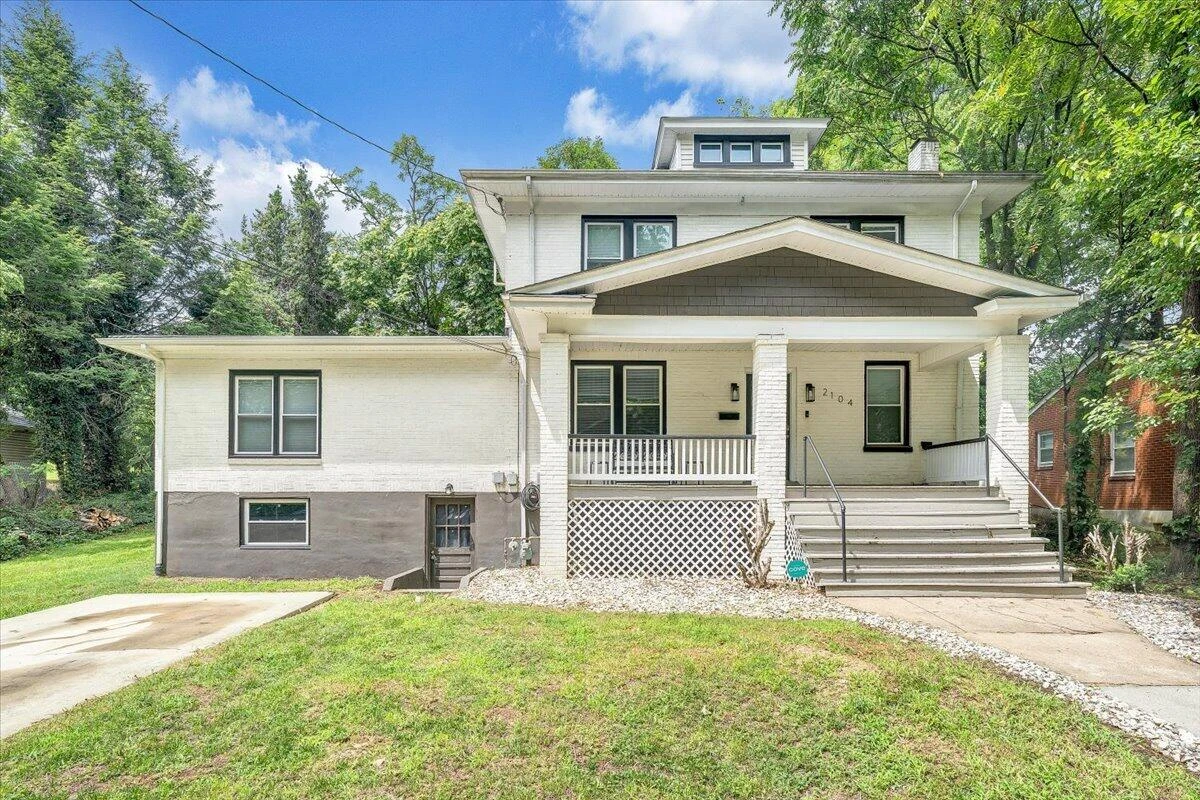 2104 Wayne ST NE - Photo 3