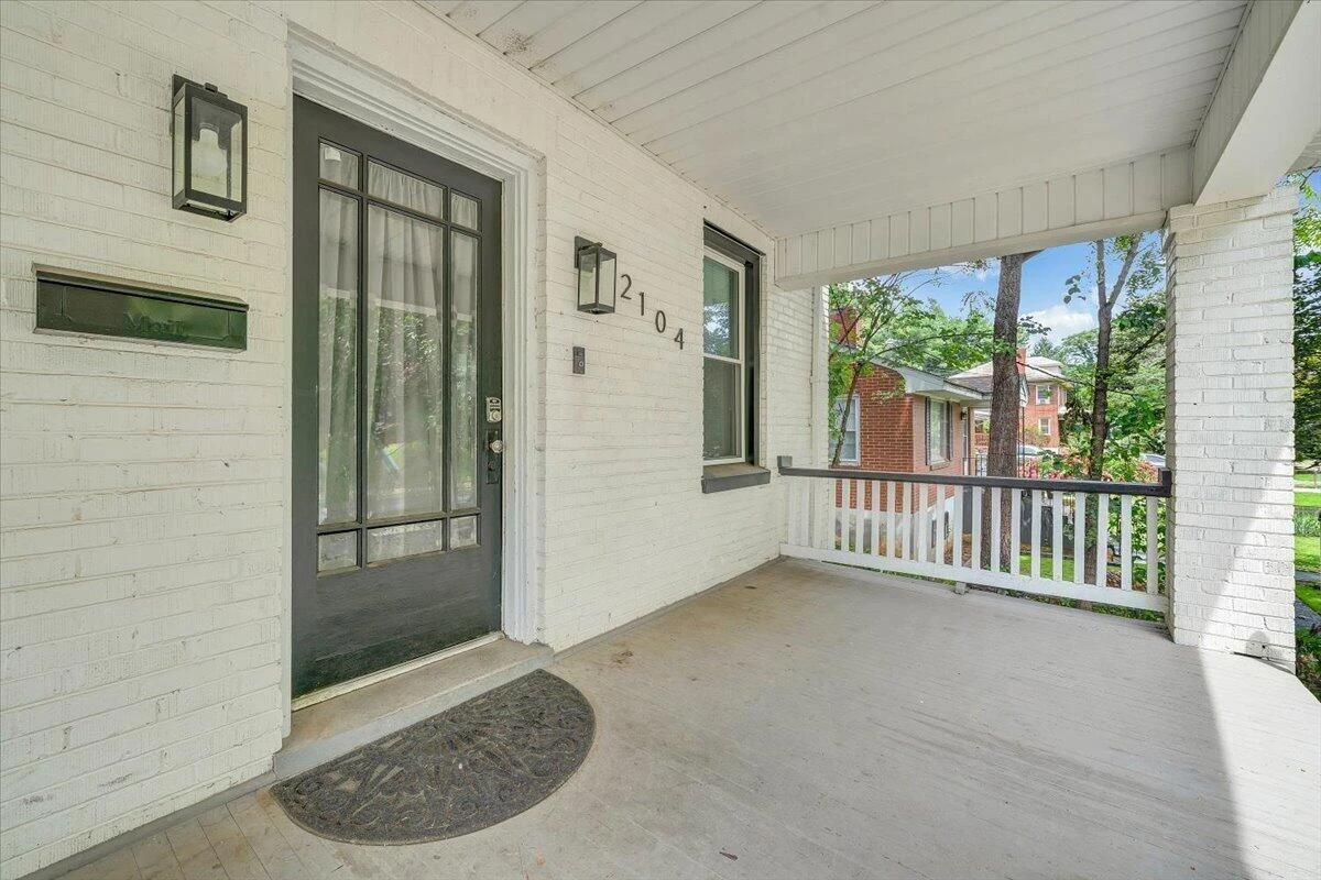 2104 Wayne ST NE - Photo 4