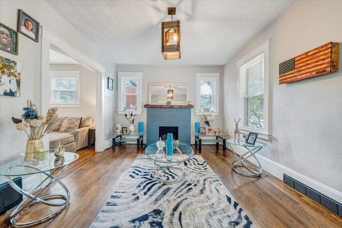 2104 Wayne ST NE - Photo 7