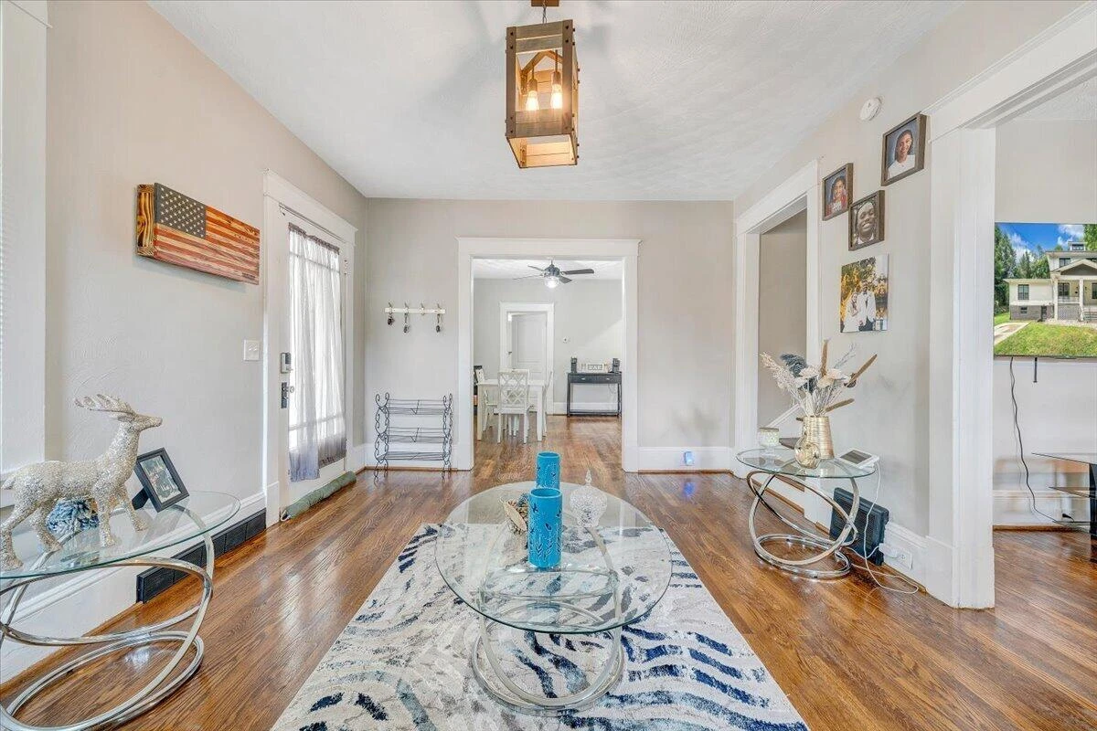2104 Wayne ST NE - Photo 8