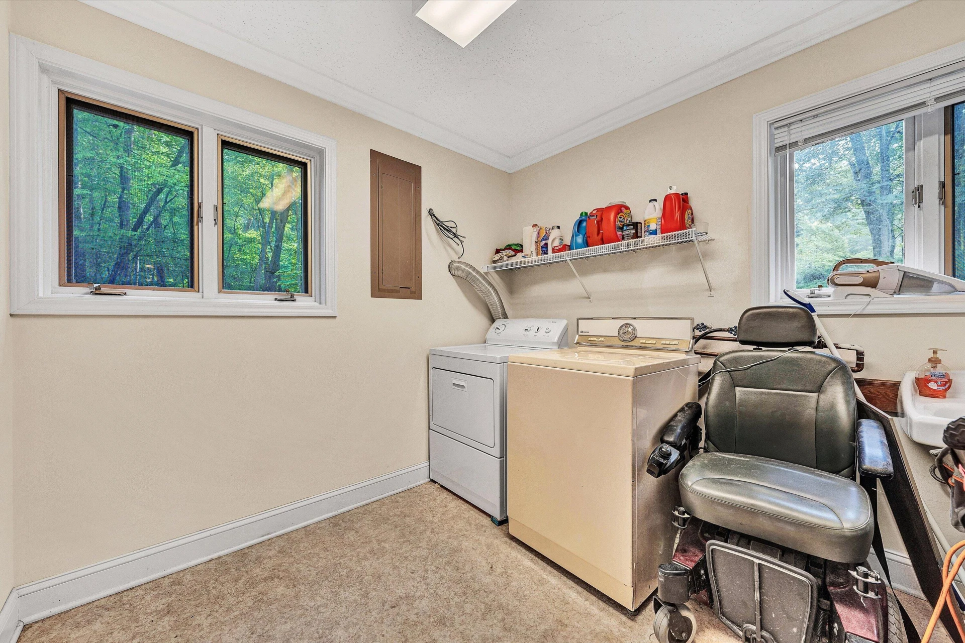 103 White Oak CIR - Photo 16