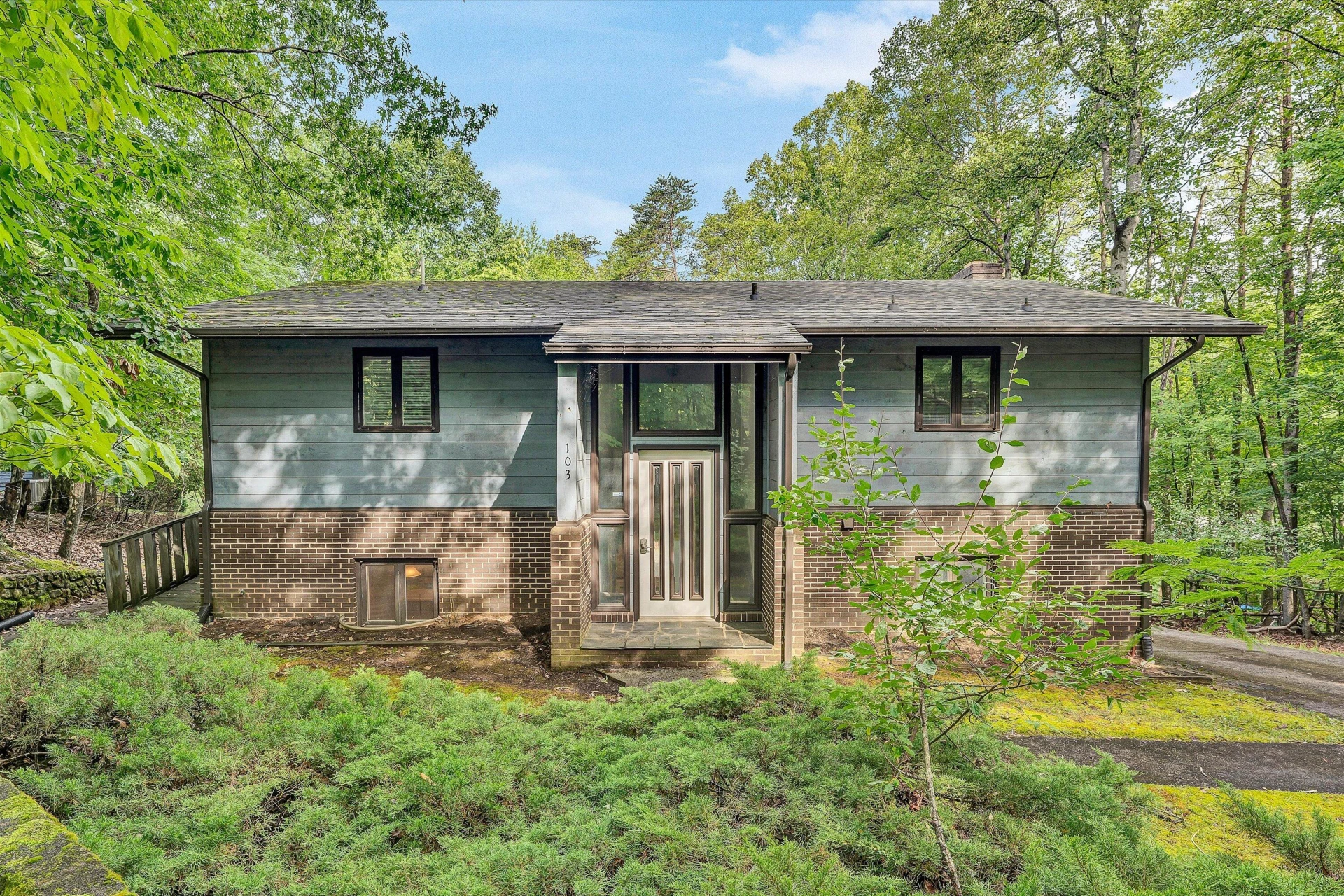 103 White Oak CIR - Photo 2