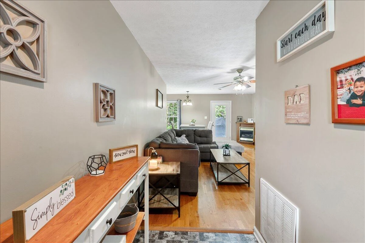 408 Giles AVE - Photo 12