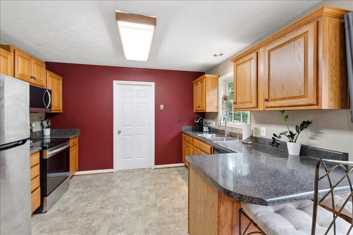408 Giles AVE - Photo 17