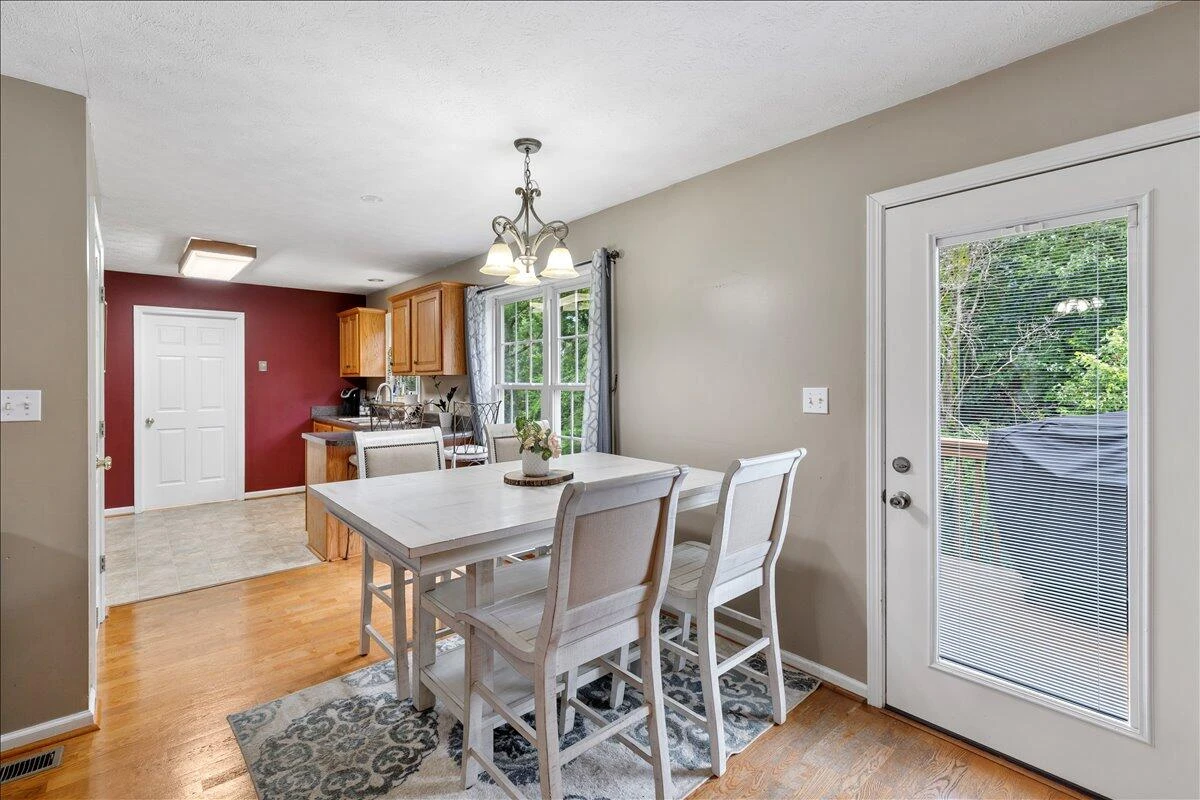 408 Giles AVE - Photo 18