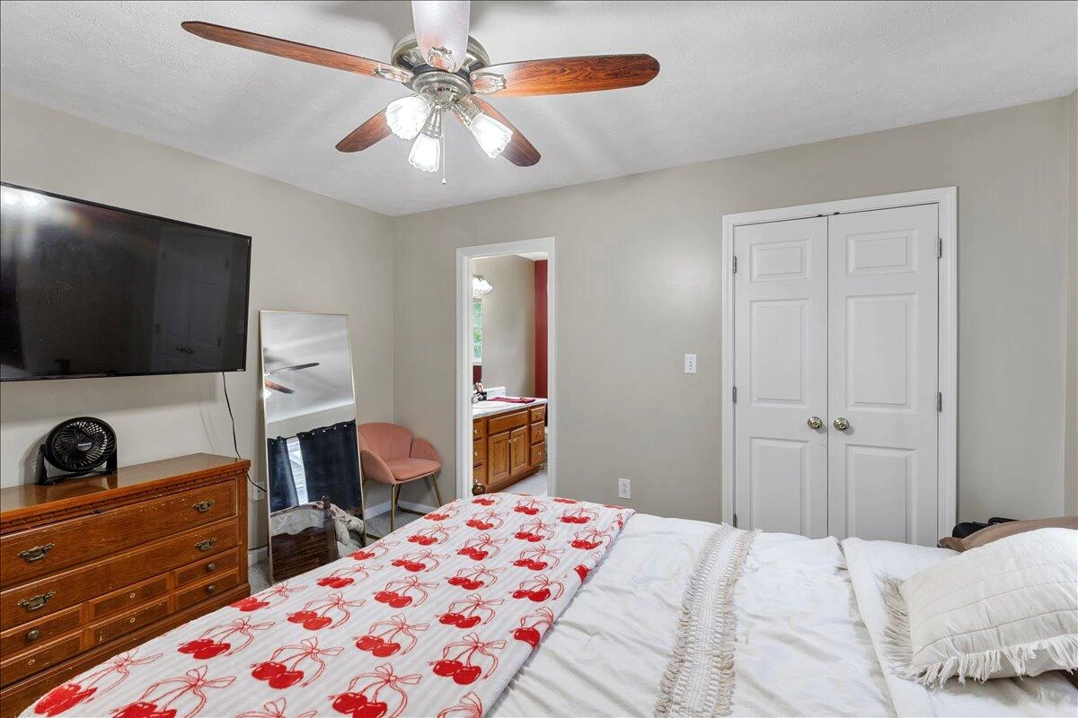 408 Giles AVE - Photo 24