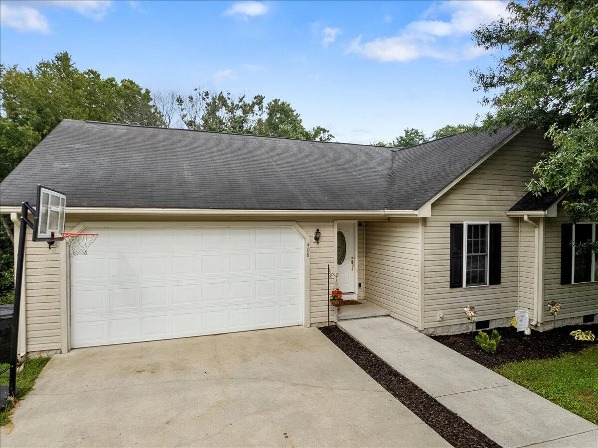 408 Giles AVE - Photo 4