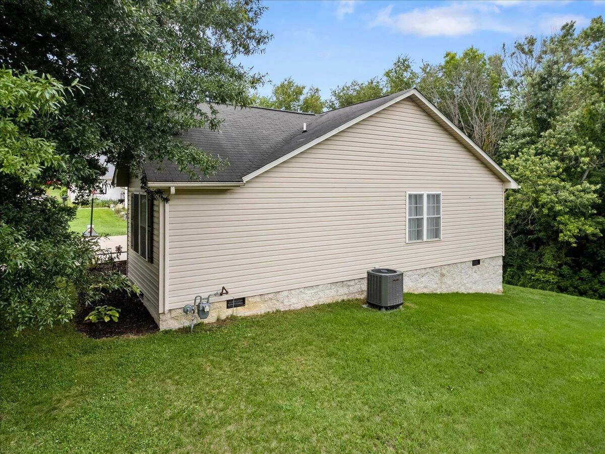 408 Giles AVE - Photo 41