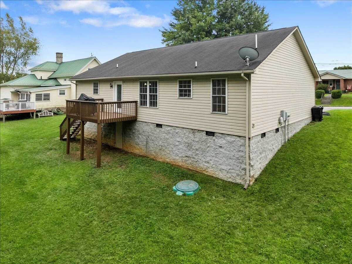 408 Giles AVE - Photo 48