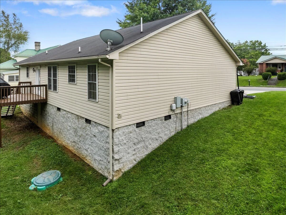 408 Giles AVE - Photo 49
