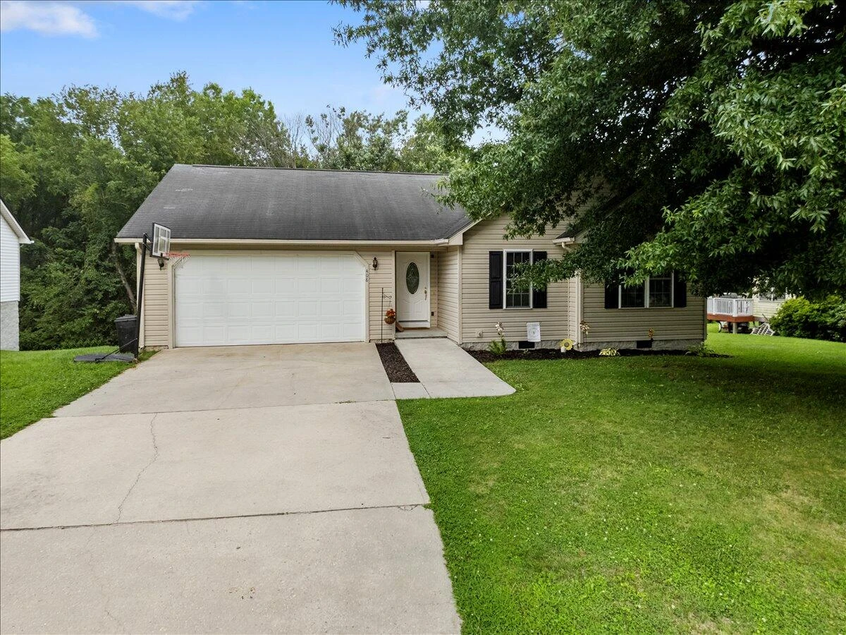 408 Giles AVE - Photo 5