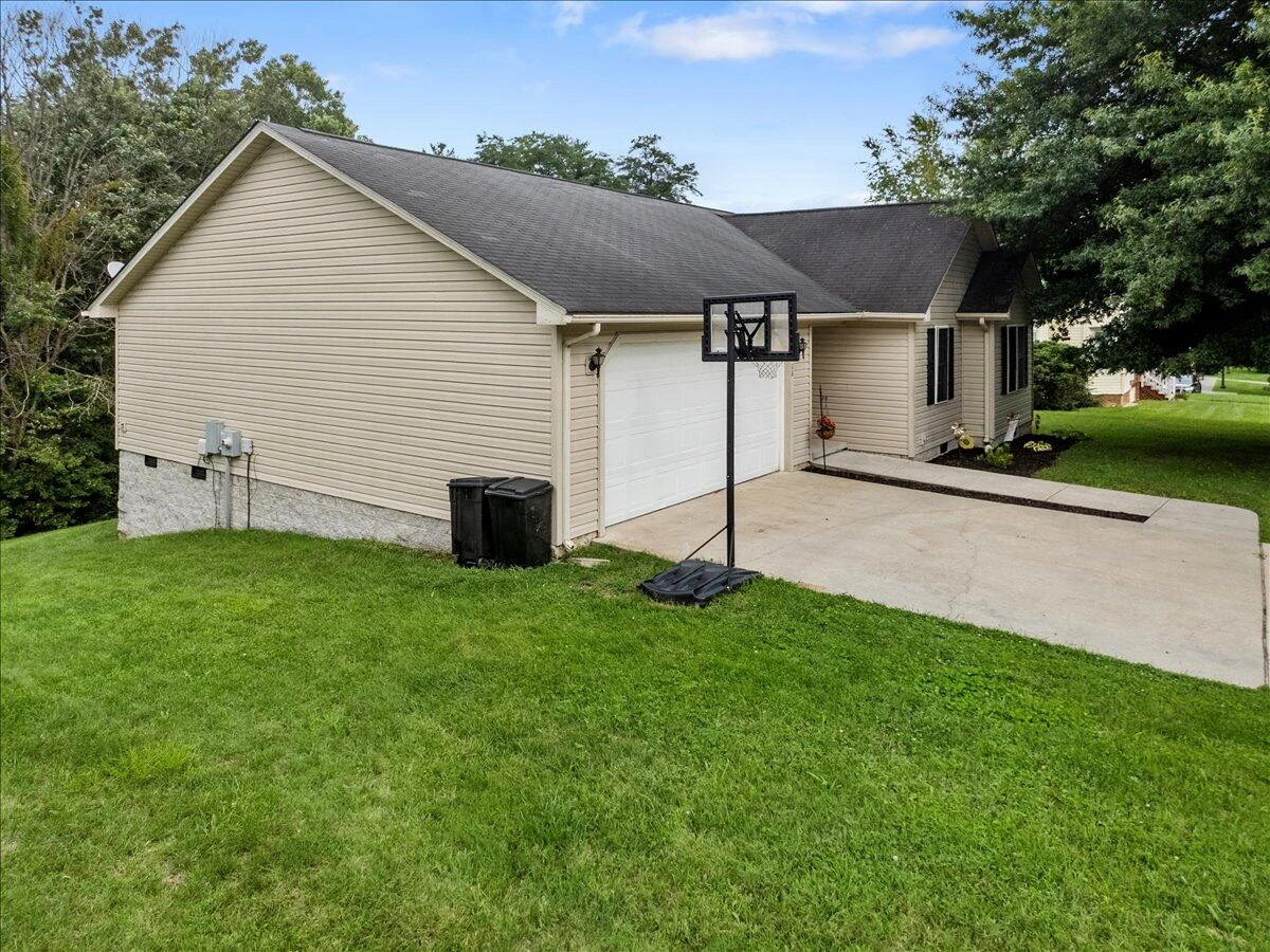 408 Giles AVE - Photo 50